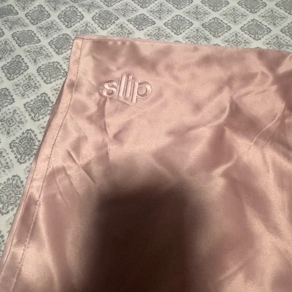 Slip Silk Queen Pillowcase in Pink - Picture 4 of 6